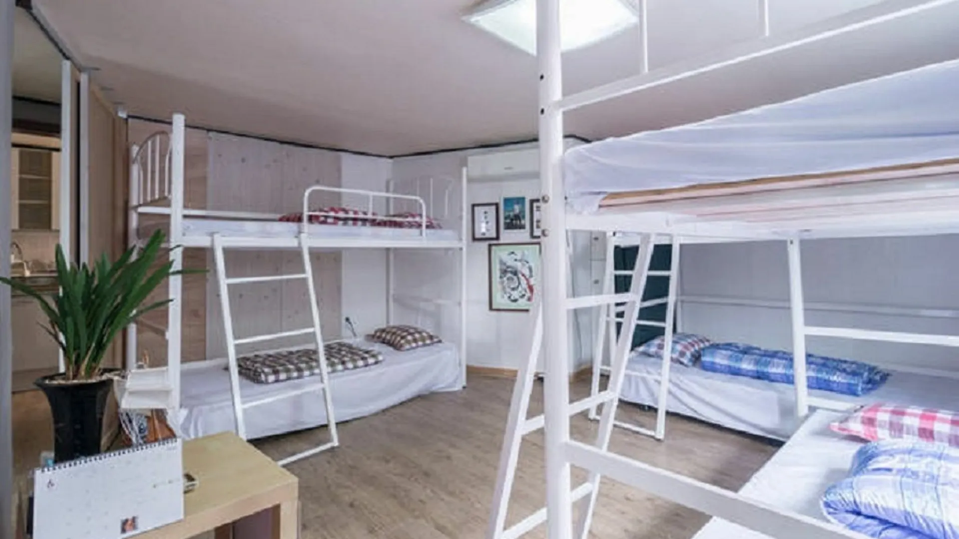 Yacht Guesthouse Seoul 2*,